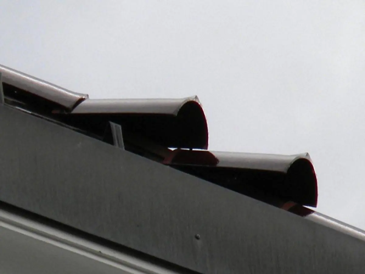 Dachrand mit Ziegeln, Detail